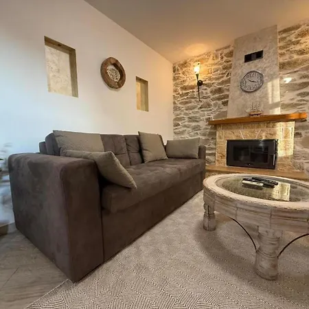 White Stone - Ground Floor Апартаменты *