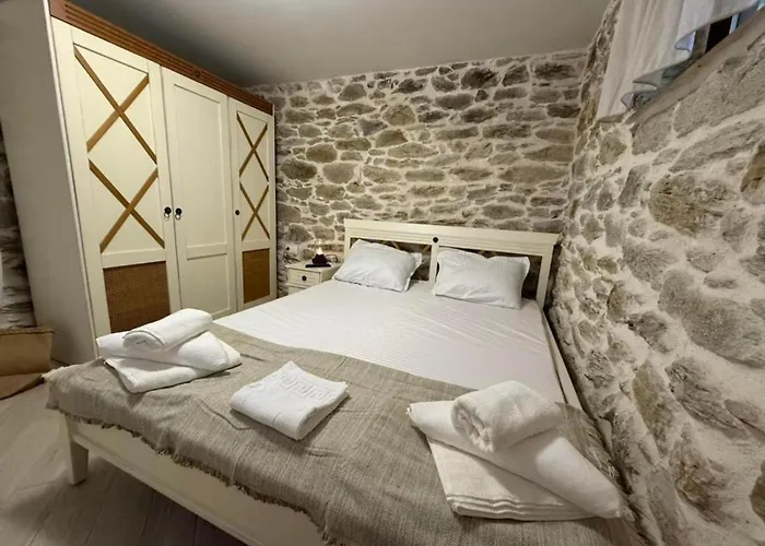 White Stone - Ground Floor Nikiti (Sithonia)